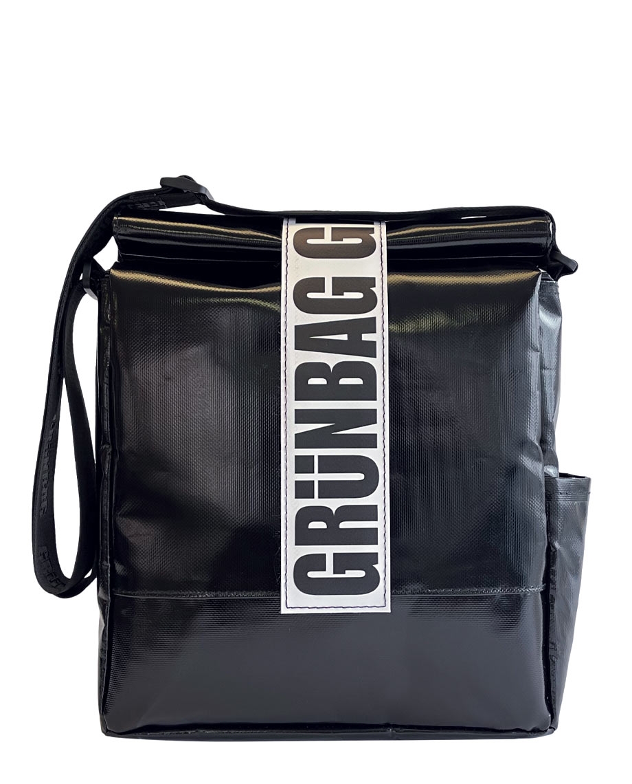 ZERØGRAND City Sling Bag in BLACK